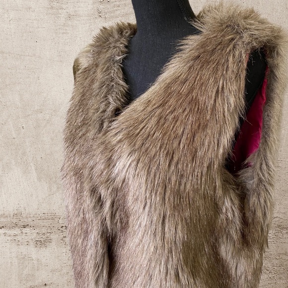 A'EROPOSTALE FAUX FUR VEST XL NWOT - Picture 5 of 5